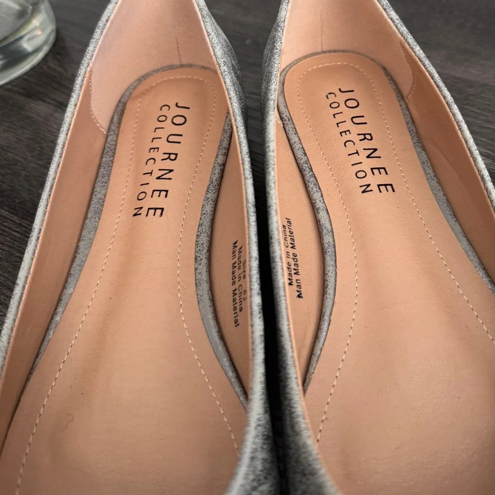 Journee Collection Silver Ruffle Pointed Toe Flats Size 8.5